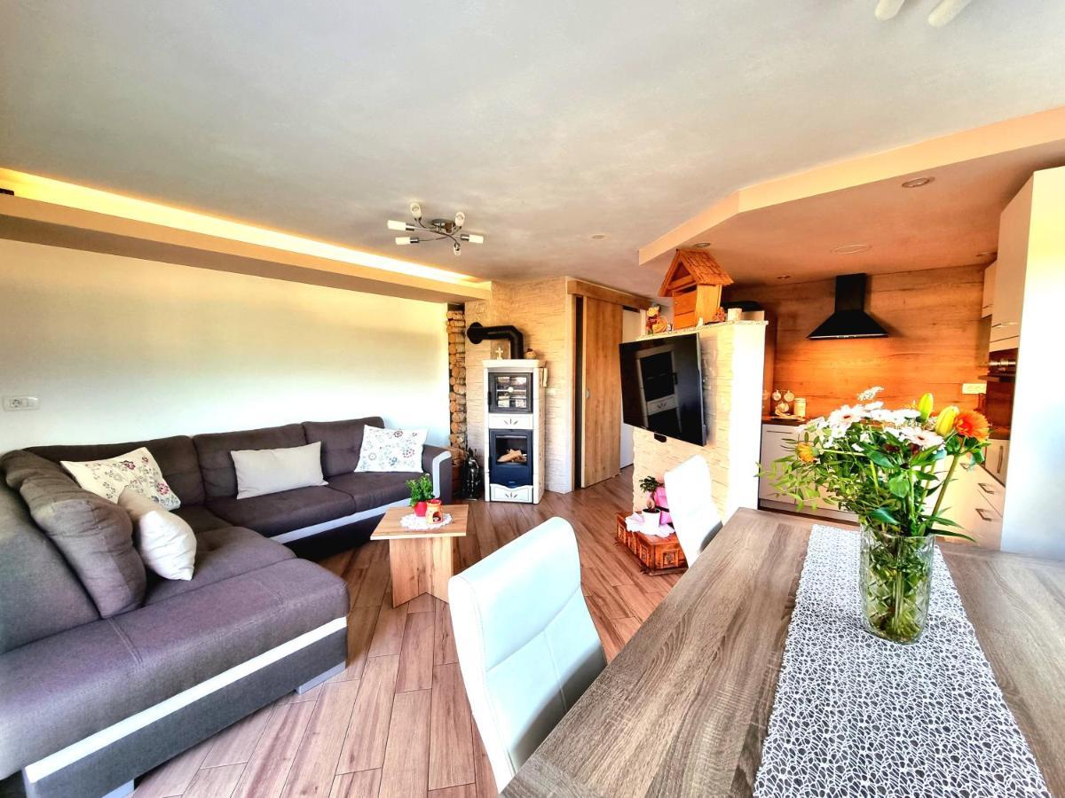 Gartnar Home -Hiska S Pridihom Domacnosti In Pogledom Na Hribe. Radovljica Exterior foto