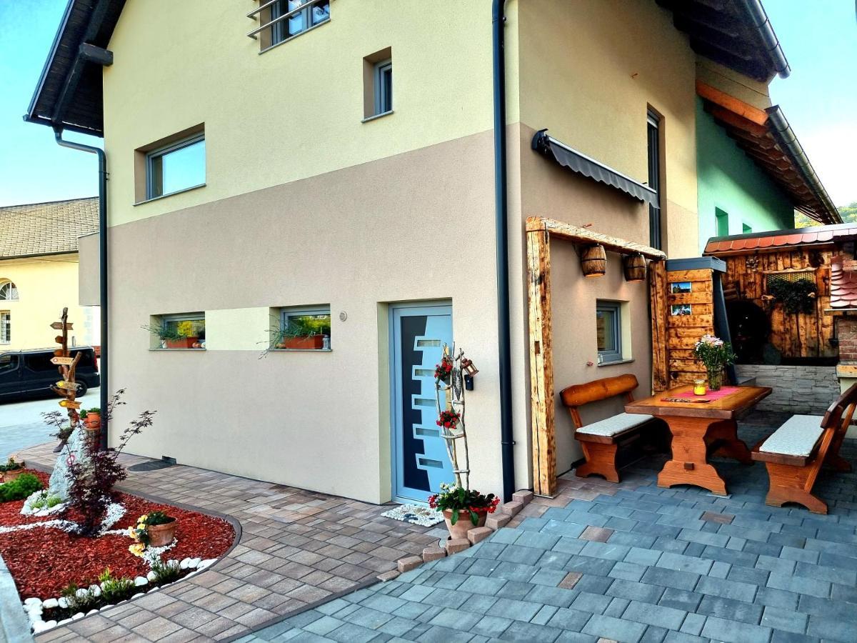 Gartnar Home -Hiska S Pridihom Domacnosti In Pogledom Na Hribe. Radovljica Exterior foto